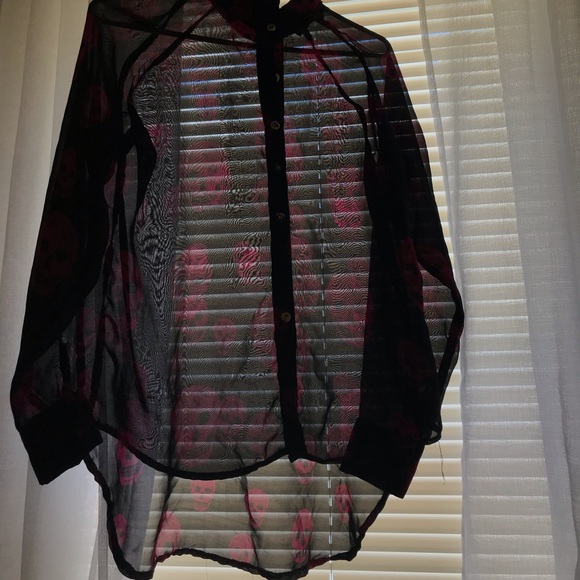 Skull button down top - Picture 3 of 3